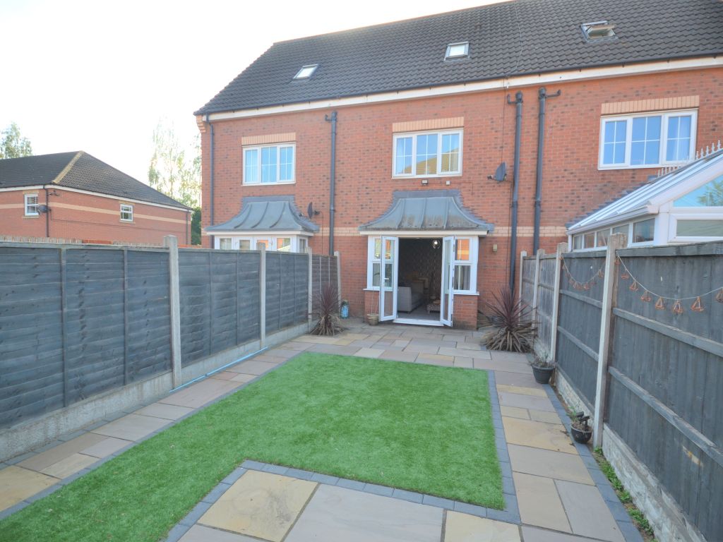 3 bed town house for sale in Nunnington Way, Kirk Sandall, Doncaster DN3, £170,000