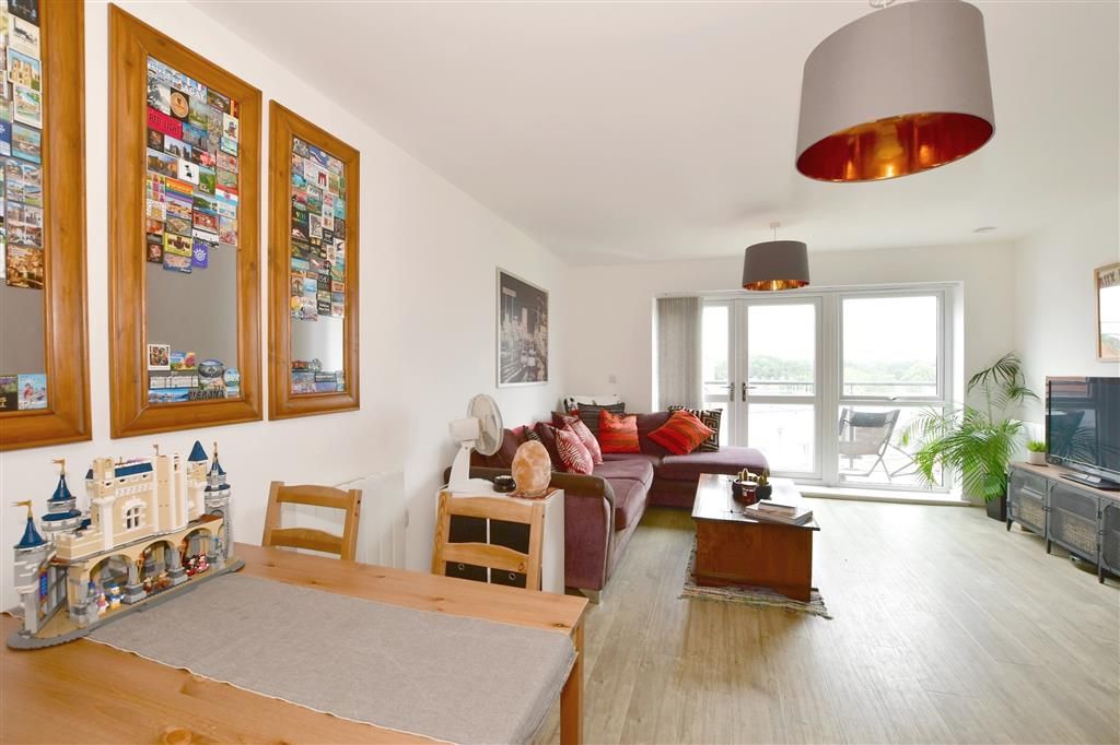 1 bed flat for sale in West Green Drive, West Green, Crawley, West Sussex RH11, £225,000
