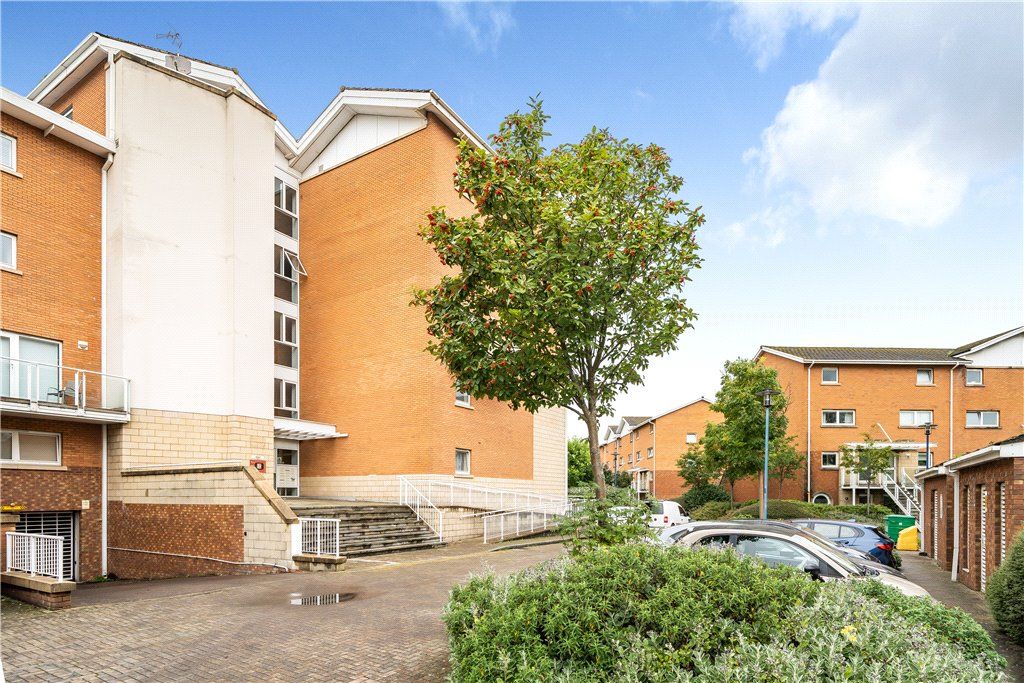 2 bed flat for sale in Lynton Court, Chandlery Way, Cardiff Bay CF10, £170,000