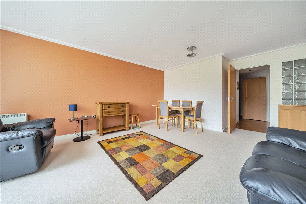 2 bed flat for sale in Lynton Court, Chandlery Way, Cardiff Bay CF10, £170,000