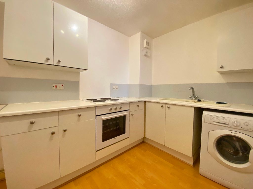 1 bed flat for sale in Vale Lodge, Rice Lane, Walton, Liverpool L9, £70,000