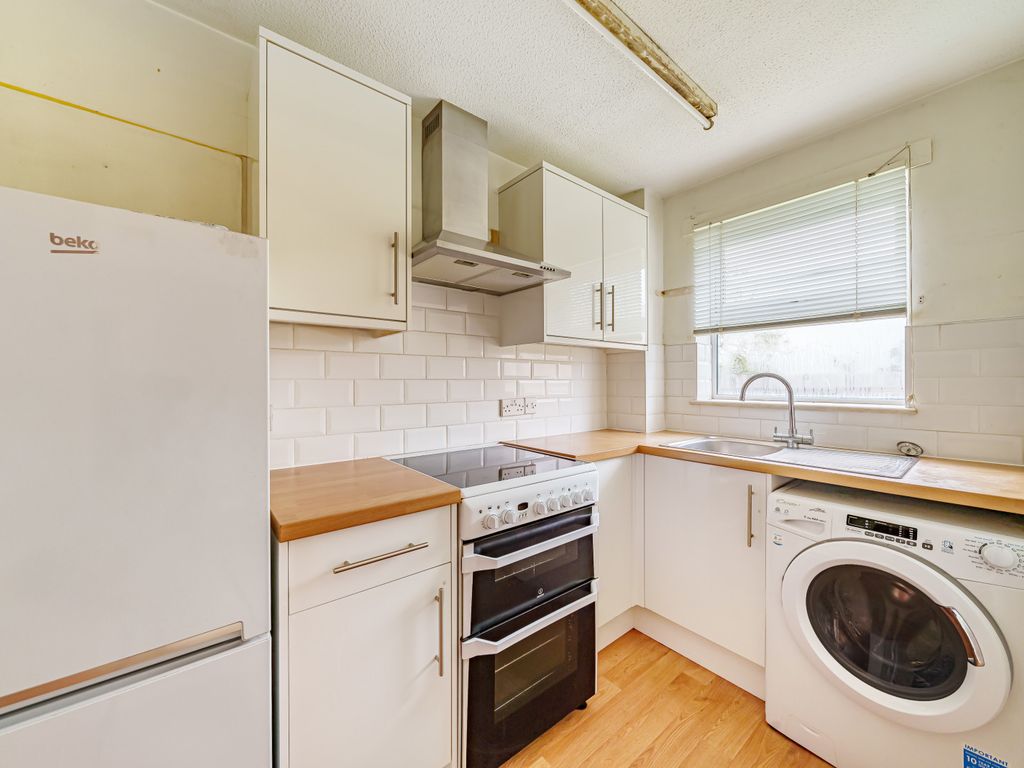 1 bed flat for sale in Josephs Road, Guildford, Surrey GU1, £150,000