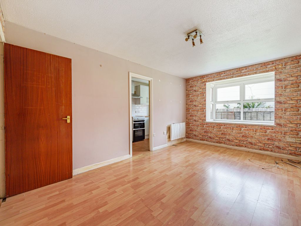 1 bed flat for sale in Josephs Road, Guildford, Surrey GU1, £150,000