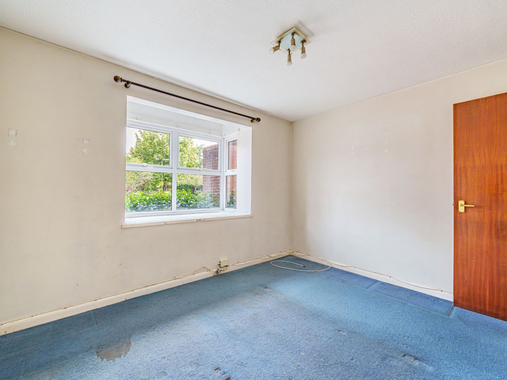 1 bed flat for sale in Josephs Road, Guildford, Surrey GU1, £150,000