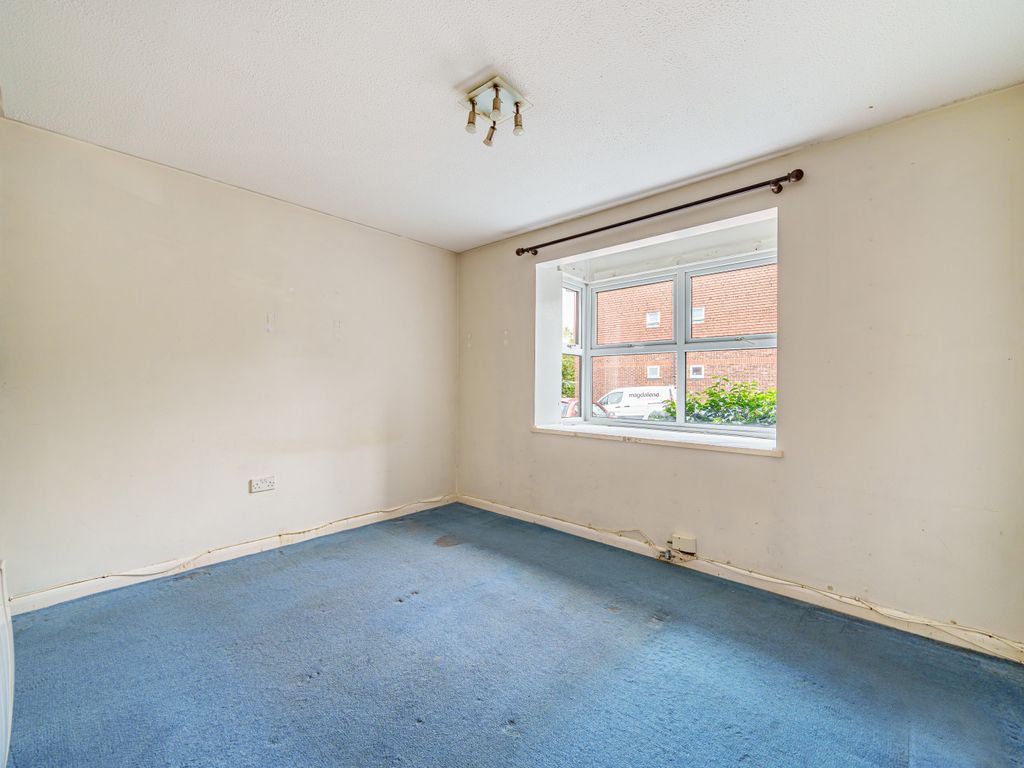 1 bed flat for sale in Josephs Road, Guildford, Surrey GU1, £150,000