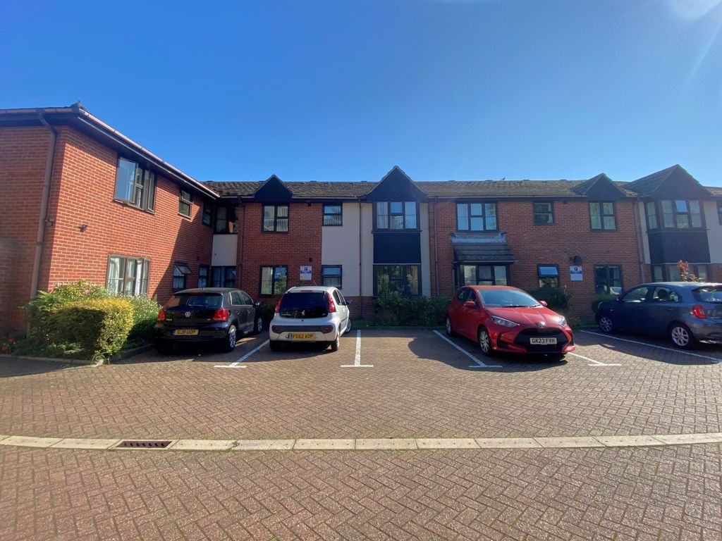 1 bed flat for sale in Queens Street, Deal CT14, £95,000