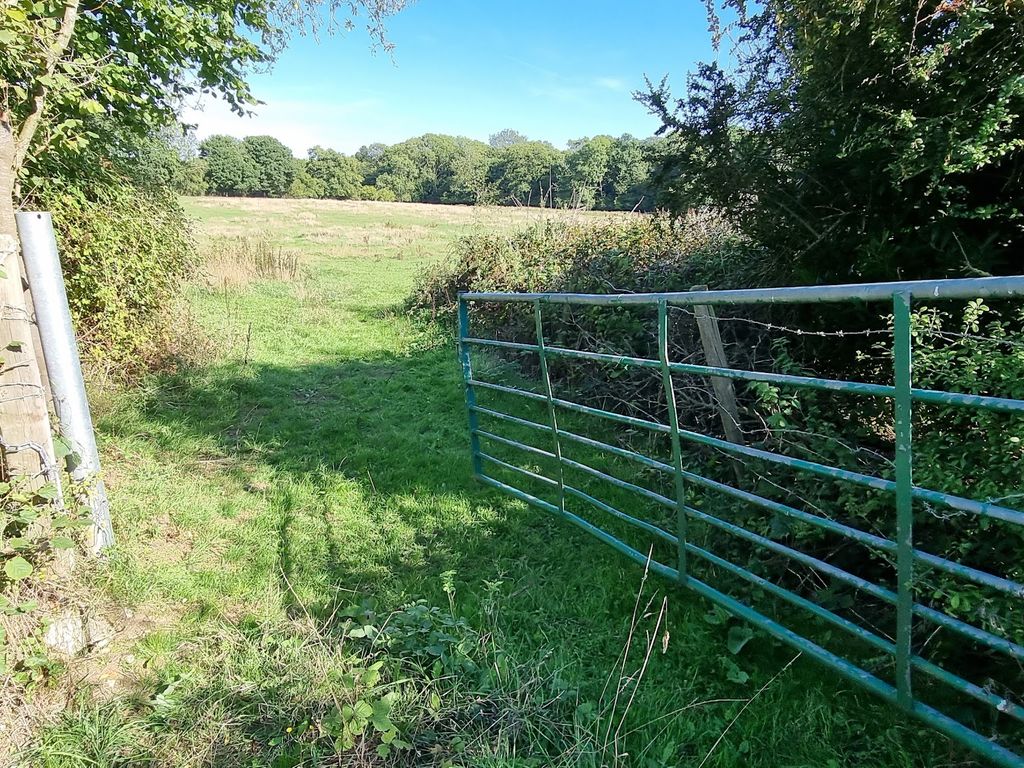 Land for sale in Hogpits Bottom, Hemel Hempstead HP3, £15,200