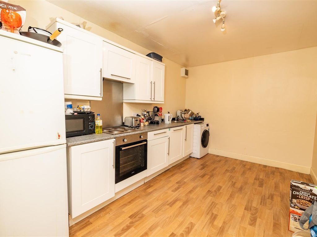 4 bed flat for sale in Union Street, Dundee DD1, £180,000