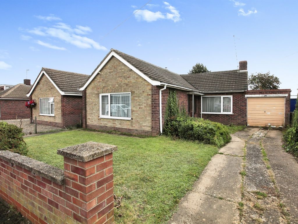 2 bed detached bungalow for sale in Oakdale Avenue, Stanground, Peterborough PE2, £190,000