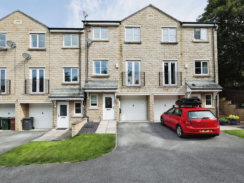 3 bed town house for sale in Mayhall Avenue, East Morton, Keighley BD20, £270,000