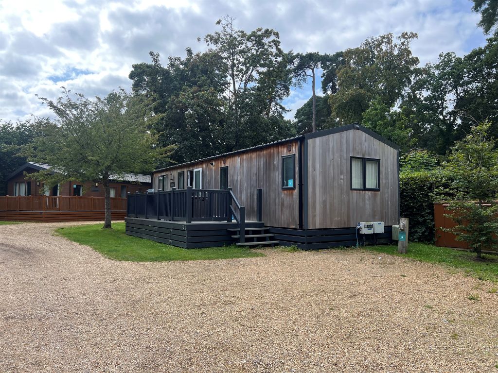3 bed mobile/park home for sale in The Brambles, Godshill, Fordingbridge SP6, £120,000