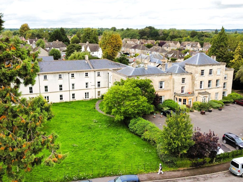 2 bed flat for sale in Chesterton Lane, Cirencester, Gloucestershire GL7, £247,500