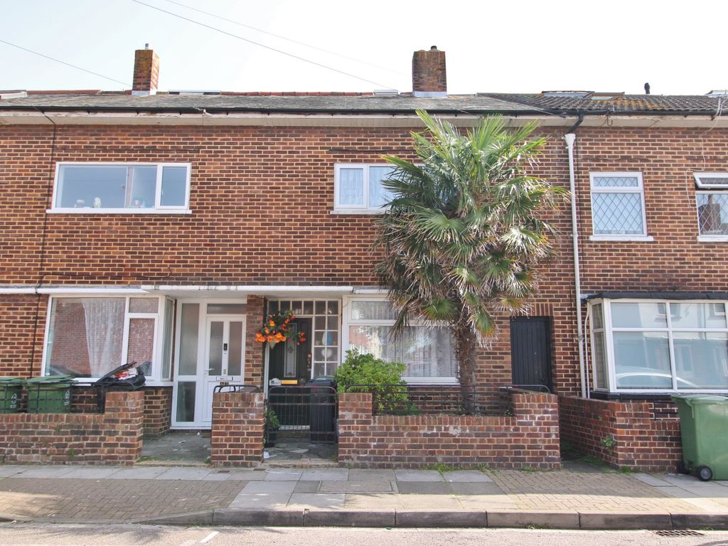 3 bed terraced house for sale in Bath Road, Southsea PO4, £300,000