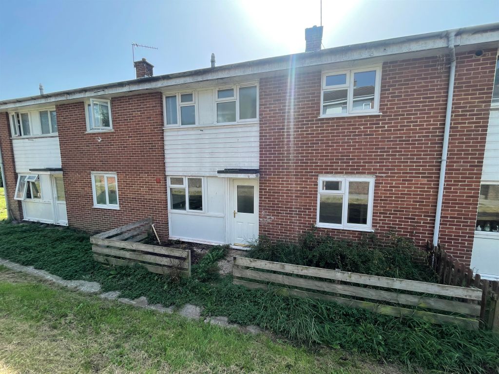 3 bed end terrace house for sale in Balmoral Road, Yeovil BA21, £190,000