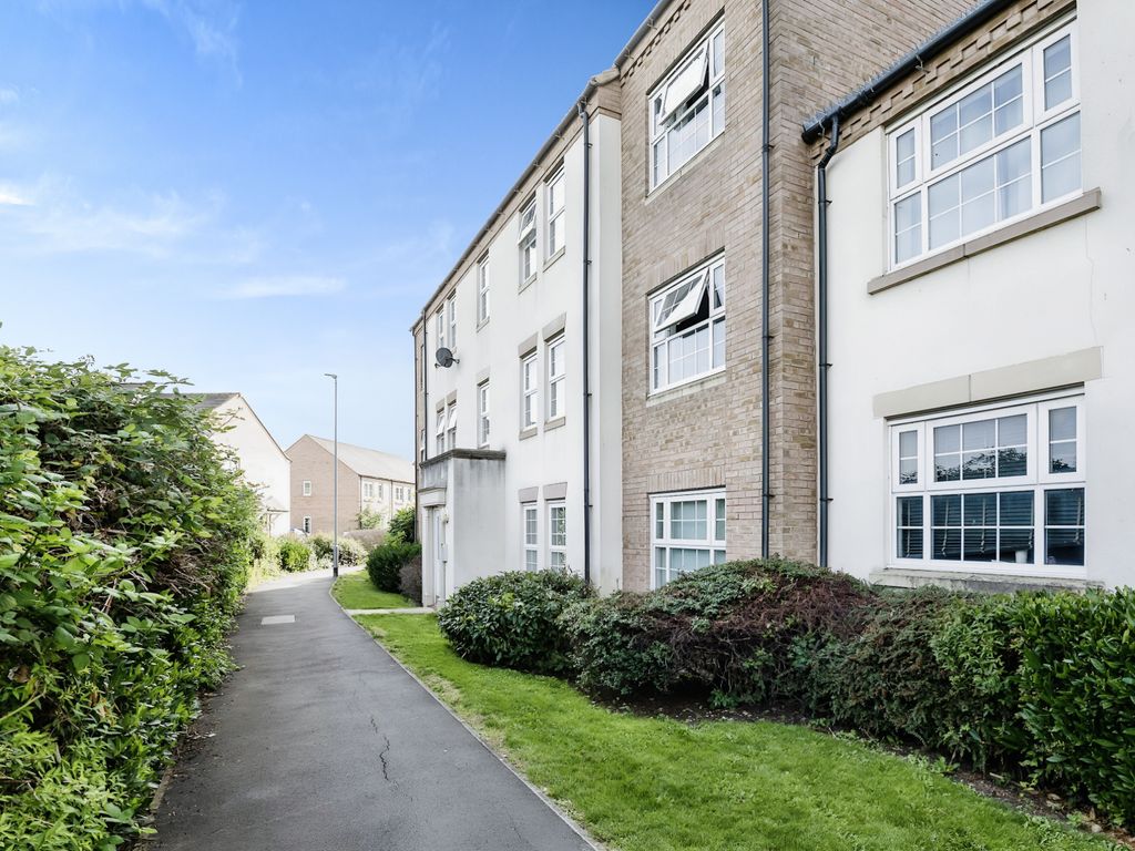 2 bed flat for sale in Turner Drive, Ely CB7, £180,000