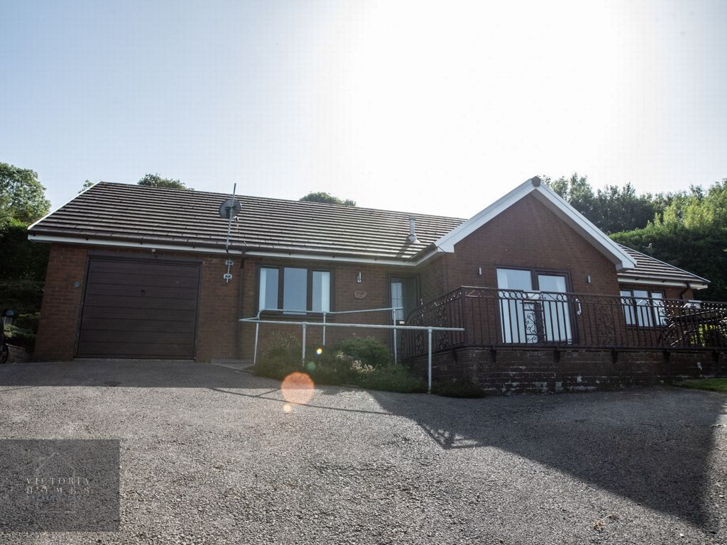 3 bed bungalow for sale in Ty Dafydd, New Road NP23, £285,000