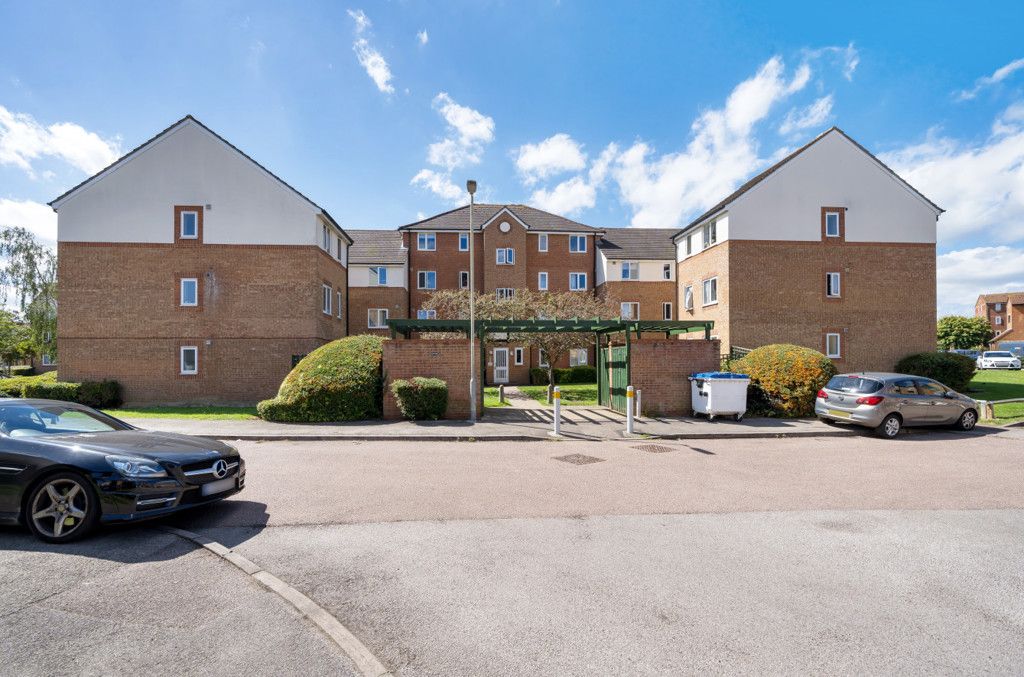 1 bed flat for sale in Pioneer Way, Watford, Hertfordshire WD18, £215,000