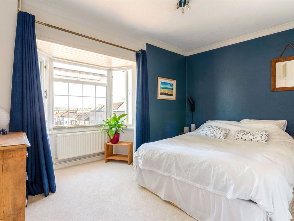 2 bed flat for sale in Elm Grove, Brighton BN2, £300,000