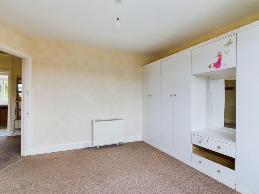 2 bed flat for sale in Hillside Way, Bevendean, Brighton BN2, £225,000