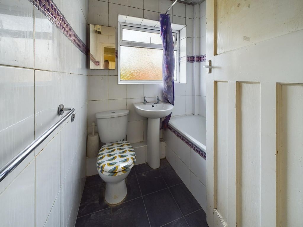 2 bed flat for sale in Hillside Way, Bevendean, Brighton BN2, £225,000