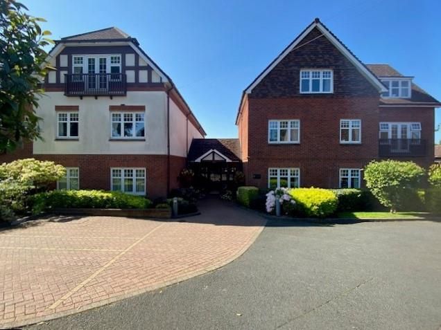 2 bed flat for sale in Hill Village Road, Sutton Coldfield B75, £335,000