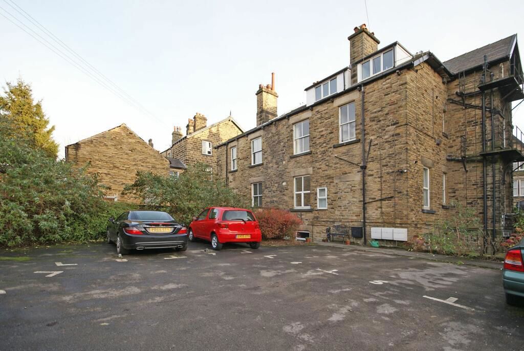 2 bed flat for sale in East Parade, Harrogate HG1, £180,000
