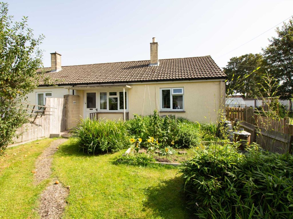 3 bed semi-detached bungalow for sale in The Mead, Rode BA11, £265,000