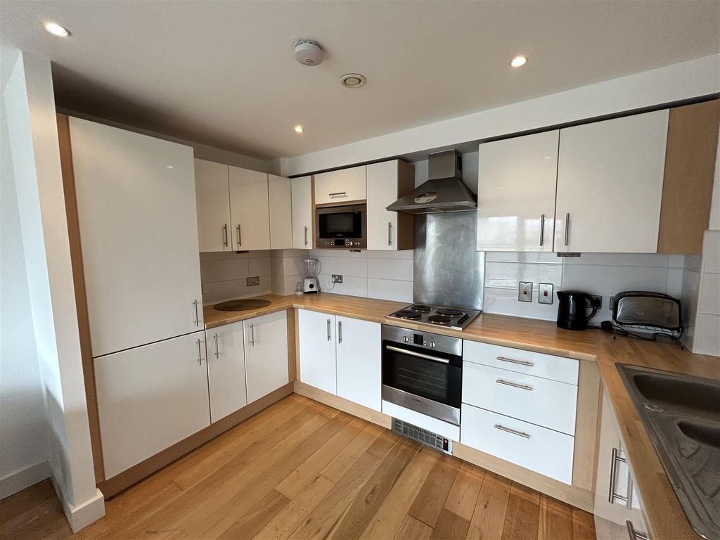 1 bed flat for sale in Bute Terrace, Cardiff CF10, £154,950