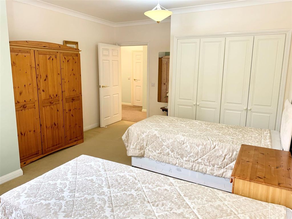 1 bed flat for sale in Burcot Lane, Bromsgrove B60, £115,000