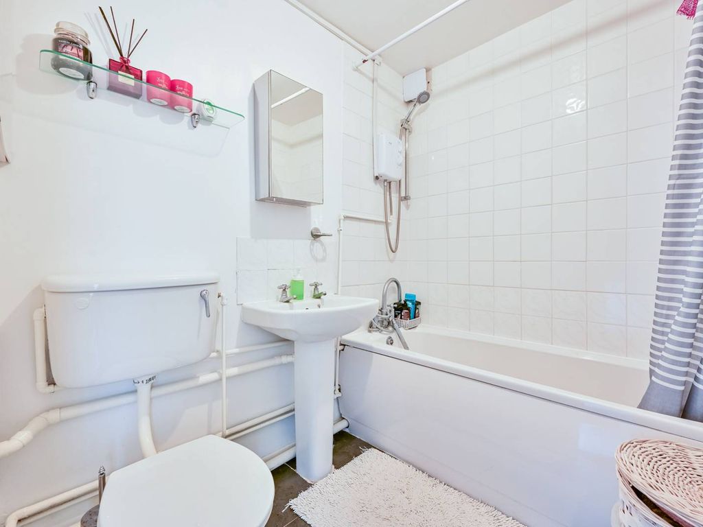 1 bed flat for sale in John Williams Close, South Bermondsey, London SE14, £250,000