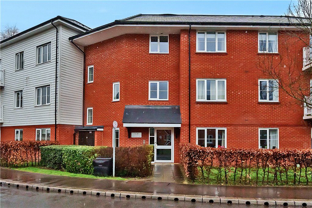2 bed flat for sale in Balmoral House, Sierra Road, High Wycombe HP11, £135,000