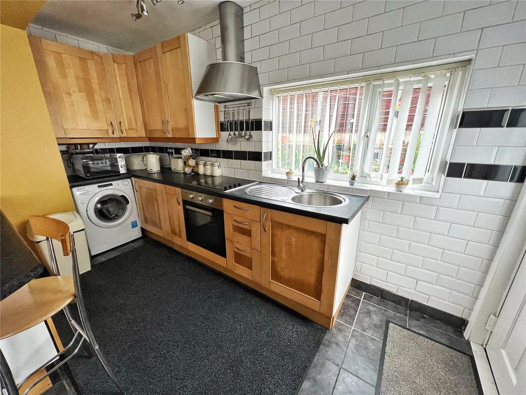 2 bed end terrace house for sale in Cheshire Street, Mossley OL5, £165,000