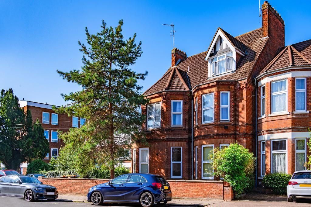1 bed flat for sale in Conduit Road, Bedford MK40, £135,000