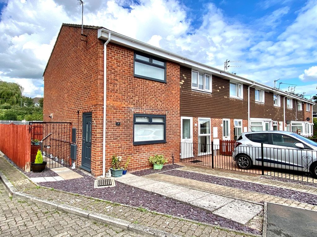 2 bed end terrace house for sale in Armstrong Close, Newport NP19, £159,950