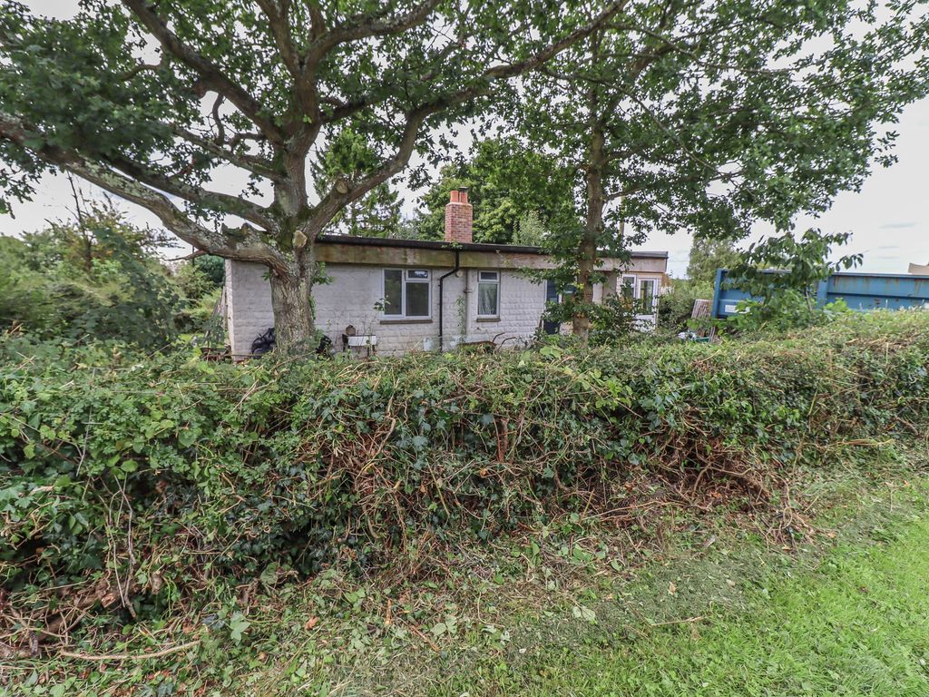 3 bed bungalow for sale in Hatherden, Andover, Hampshire SP11, £290,000