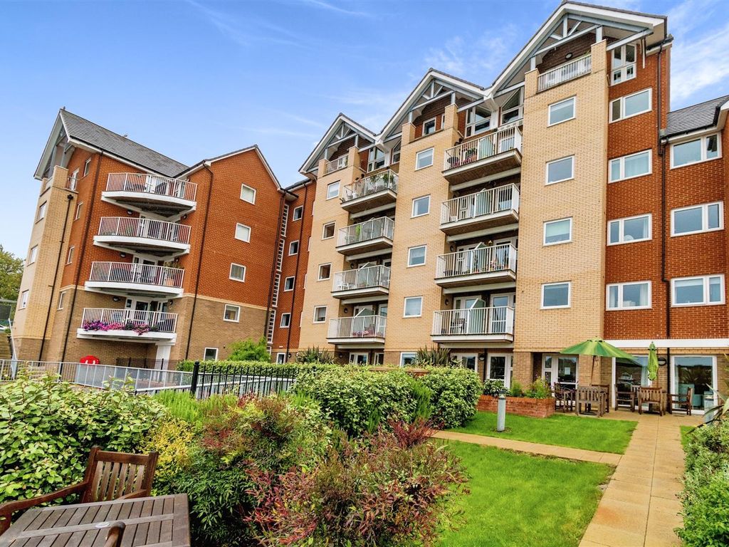 1 bed flat for sale in The Boat House Riverdene Place, Bitterne Park, Southampton SO18, £229,950