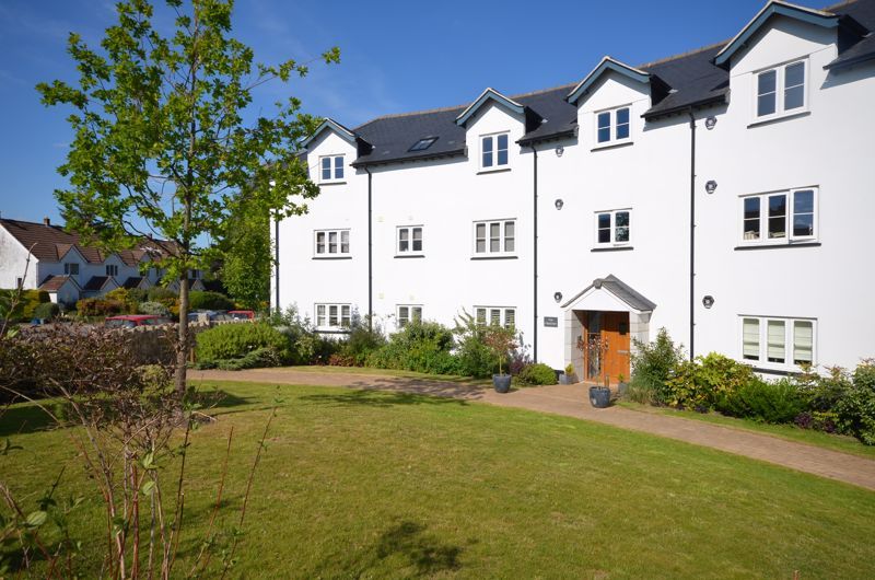 2 bed flat for sale in 1 Hares Close, Chagford, Devon TQ13, £335,000