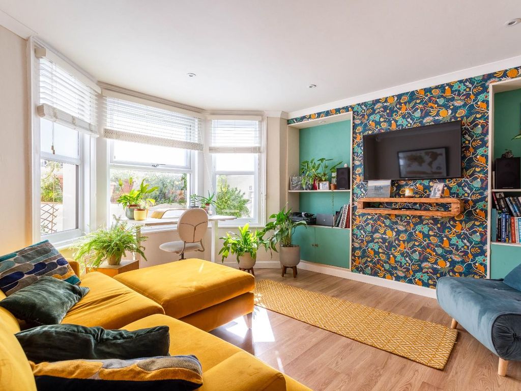 1 bed flat for sale in Blatchington Road, Hove BN3, £280,000