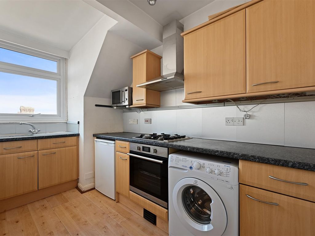 1 bed flat for sale in Churchfield Road, London W3, £200,000