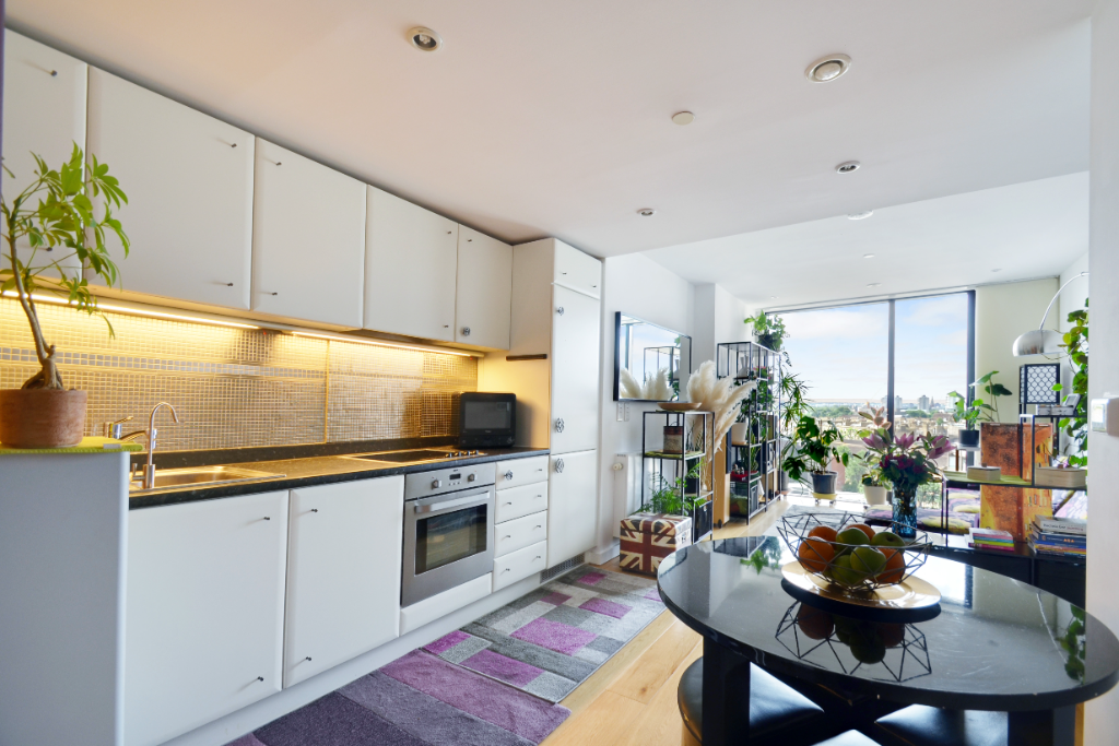 1 bed flat for sale in Walworth Road, London SE1, £103,750