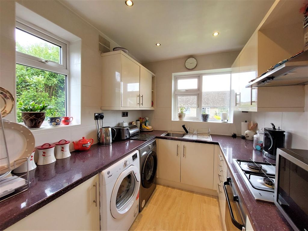 3 bed semi-detached bungalow for sale in Sea View Close, Scarborough YO11, £199,950