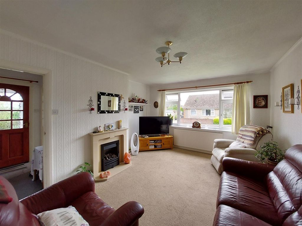 3 bed semi-detached bungalow for sale in Sea View Close, Scarborough YO11, £199,950