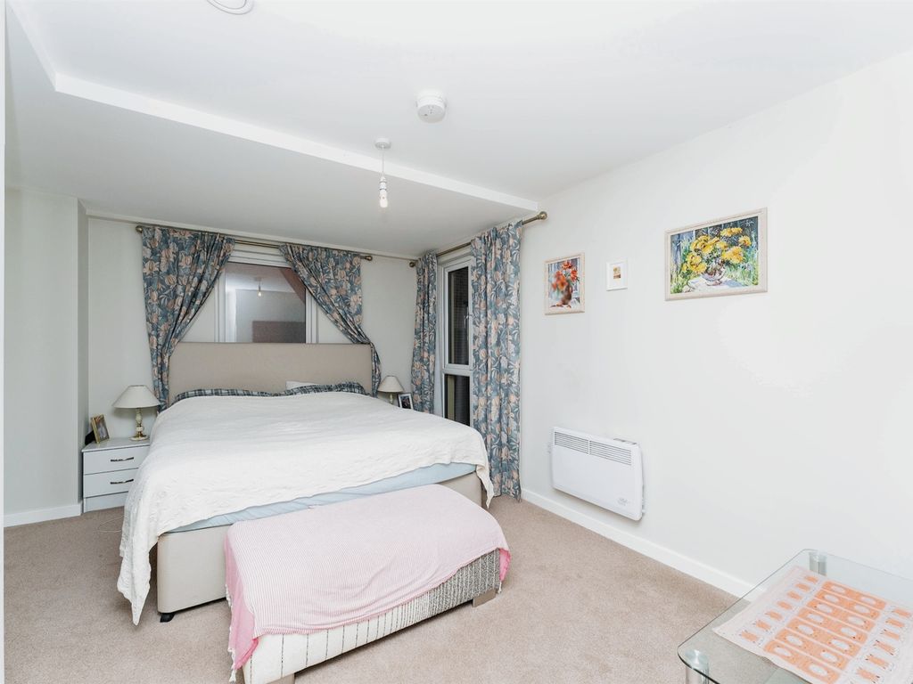 1 bed flat for sale in Bakers Road, Uxbridge UB8, £87,500