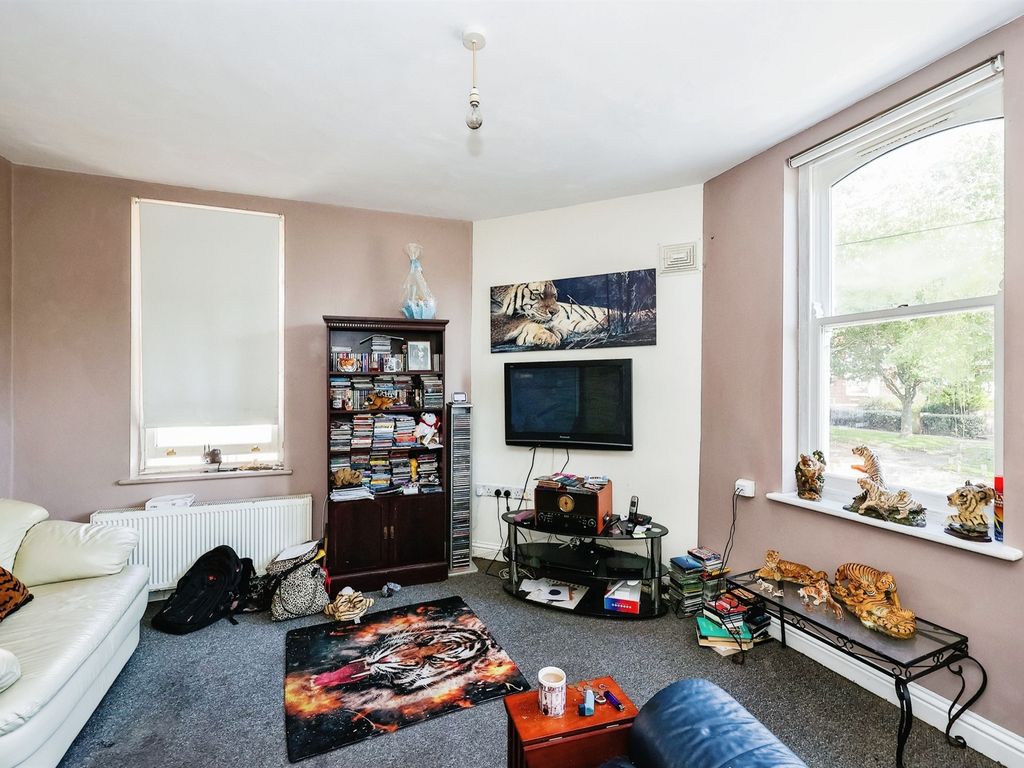 1 bed flat for sale in College Street, Portsmouth PO1, £150,000