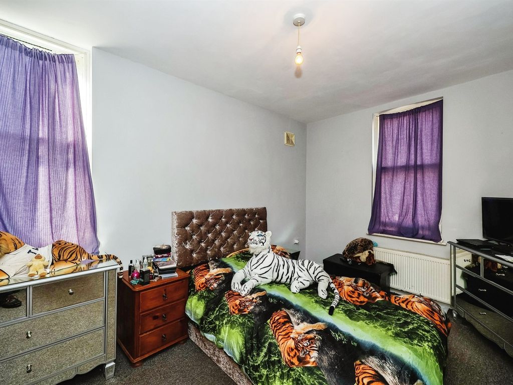 1 bed flat for sale in College Street, Portsmouth PO1, £150,000