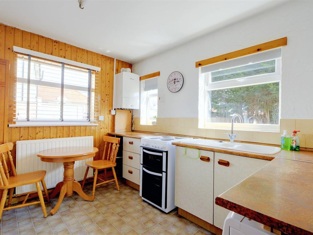 3 bed end terrace house for sale in Central Avenue, Beeston, Nottingham NG9, £260,000
