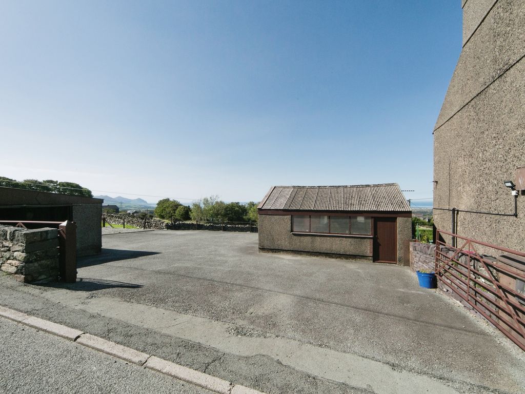 3 bed detached house for sale in Carmel, Caernarfon, Gwynedd LL54, £325,000