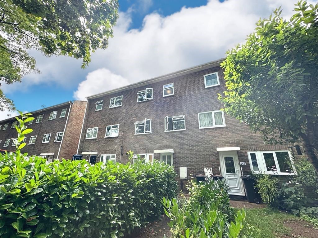4 bed terraced house for sale in Camelot Close, Andover SP10, £225,000