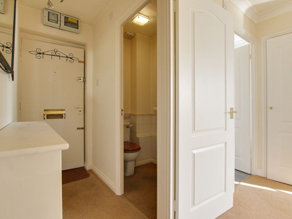 1 bed flat for sale in Lindsey Court, Wickford SS12, £175,000