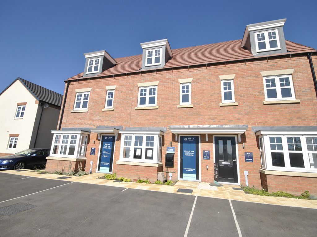 3 bed town house for sale in Brinsley Way, Bircotes, Doncaster DN11, £196,995